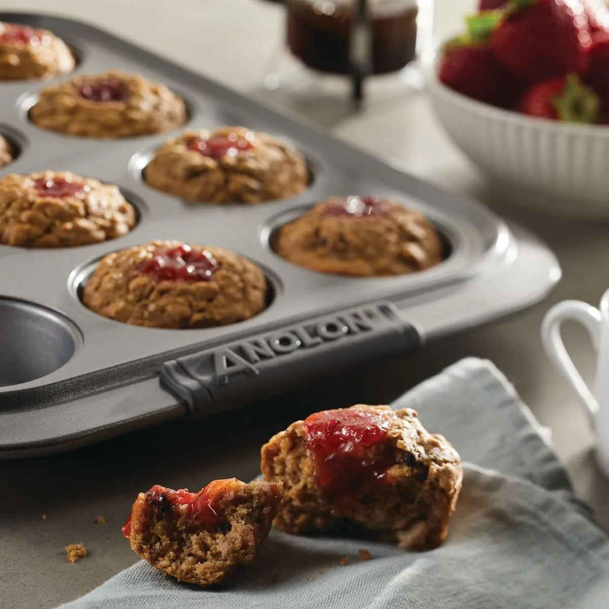 Anolon Advanced Muffin Nonstick 12-Cup Cupcake Tin With Silicone Grips, Gray,54710