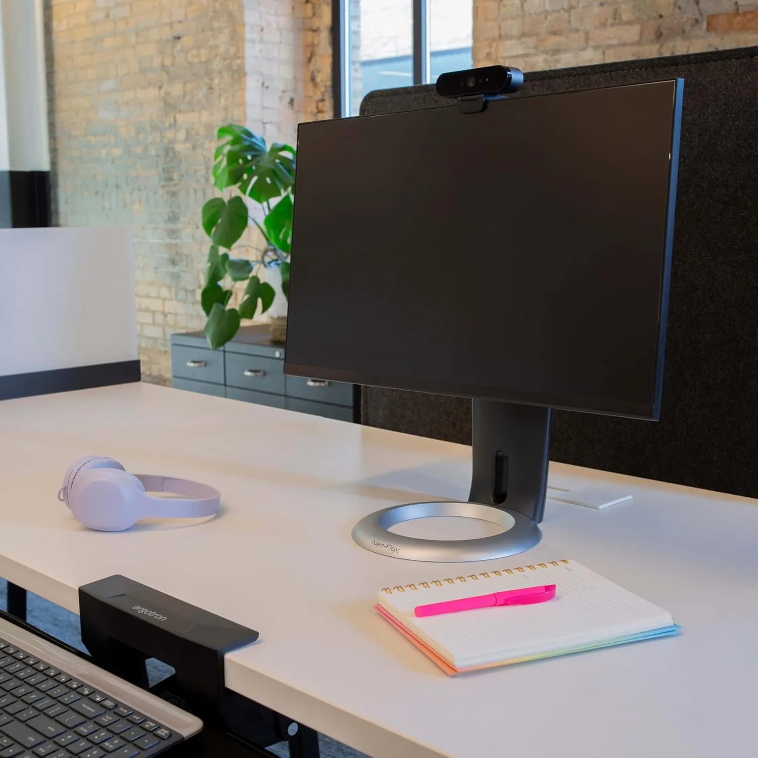 Ergotron – Neo-Flex Single Monitor Stand for Desk, VESA Mount – for Screens Up to 27 Inches, 6 to 16 lbs – Black