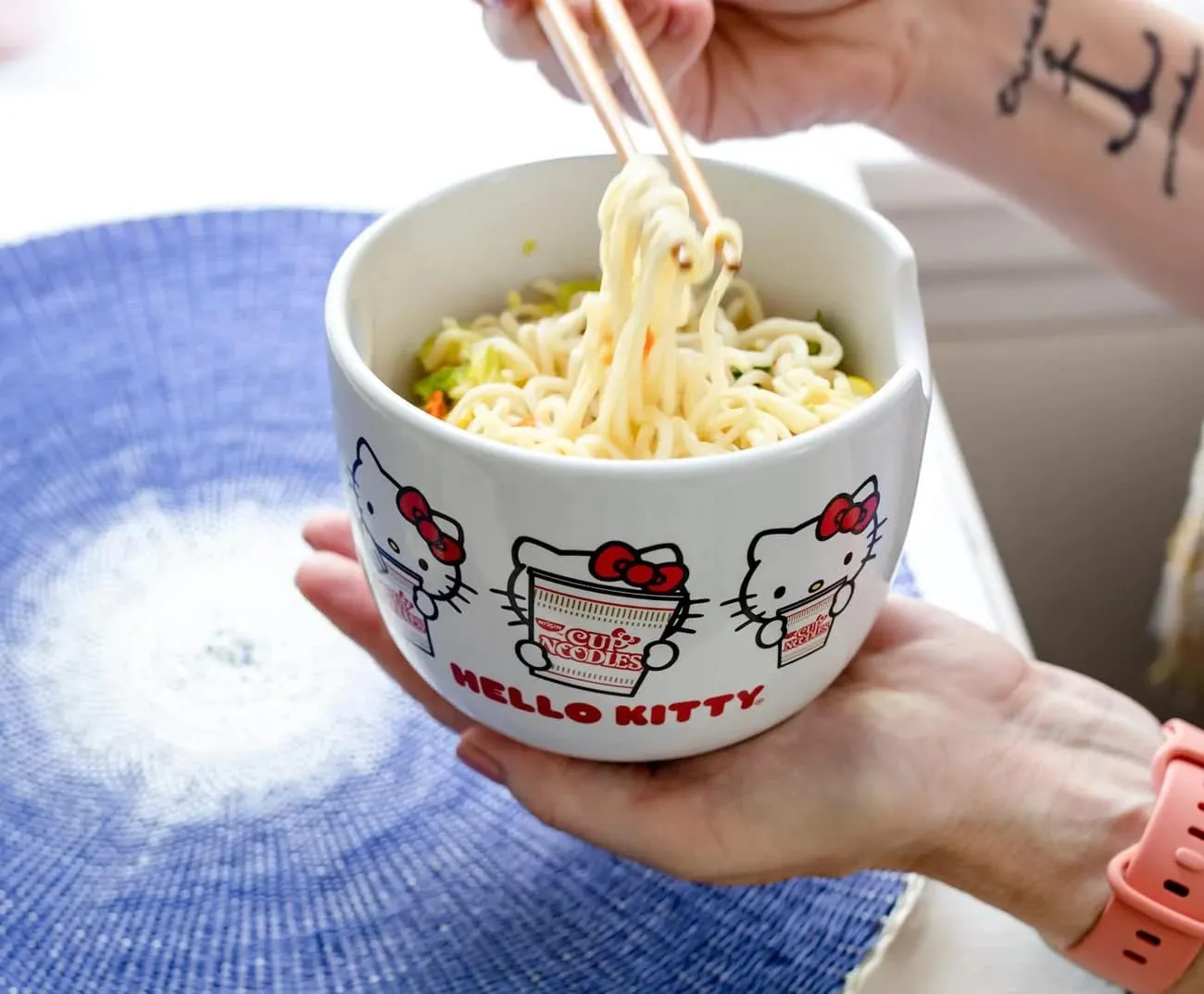 Silver Buffalo Sanrio Hello Kitty Cup Noodles Nissin Ceramic Ramen Noodle Rice Bowl with Chopsticks, Microwave Safe, 20 Ounces
