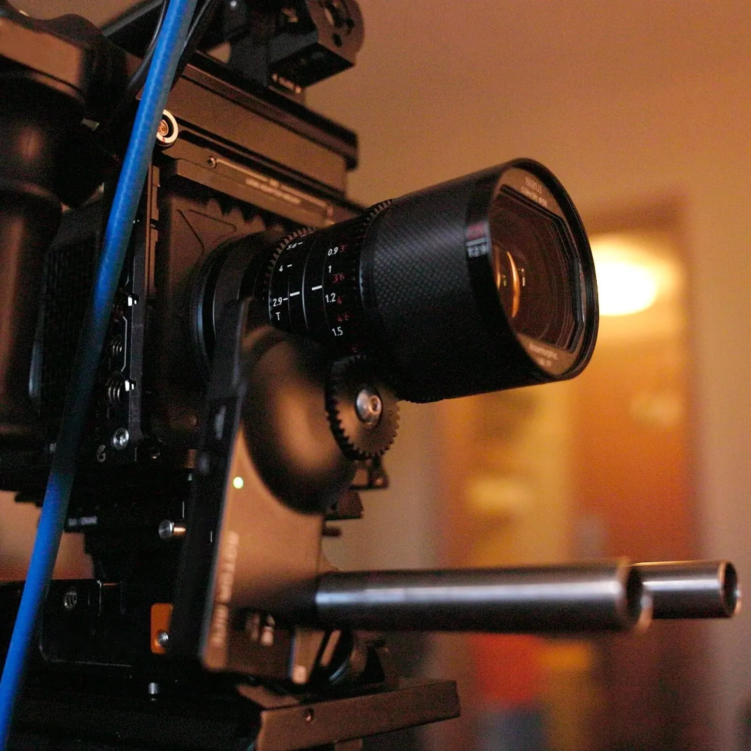 SIRUI Saturn 35mm T2.9 1.6X Full Frame Carbon Fiber Anamorphic Lens, Cine Lens for E Mount Cameras, 418g (Blue Flare)
