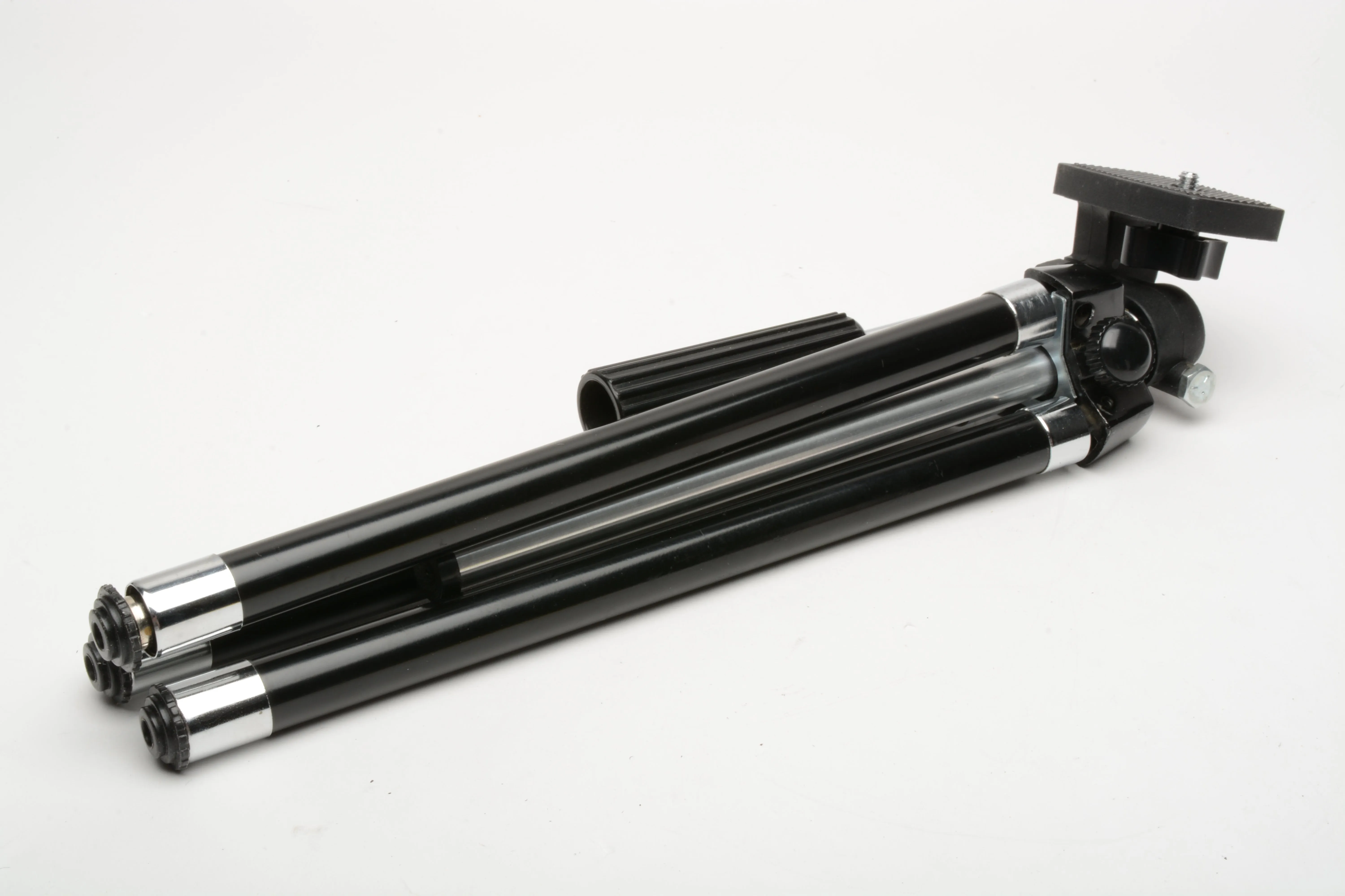 Vivitar 901 compact tripod w/pan head, 13" Folded ~45" expanded, Nice