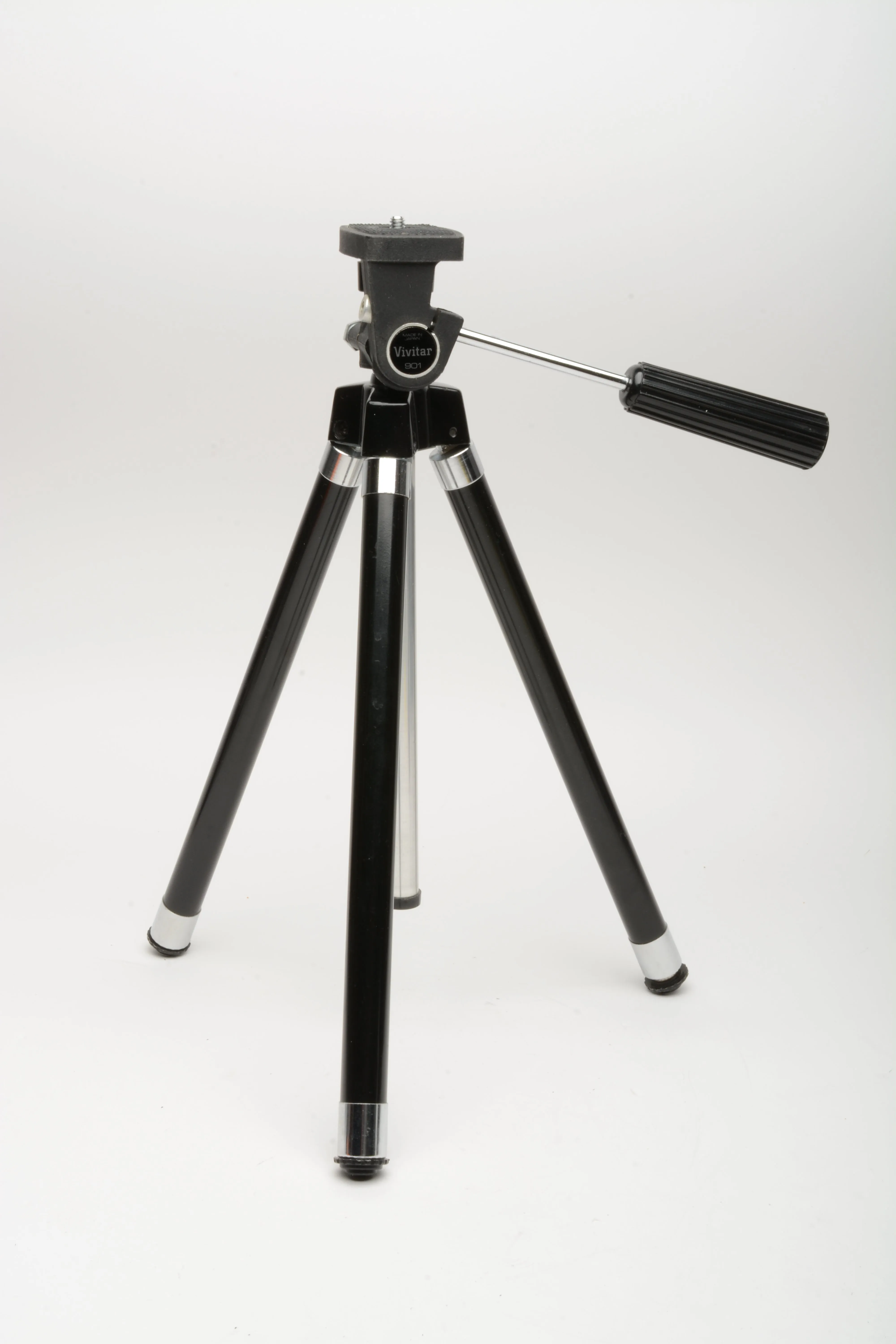 Vivitar 901 compact tripod w/pan head, 13" Folded ~45" expanded, Nice