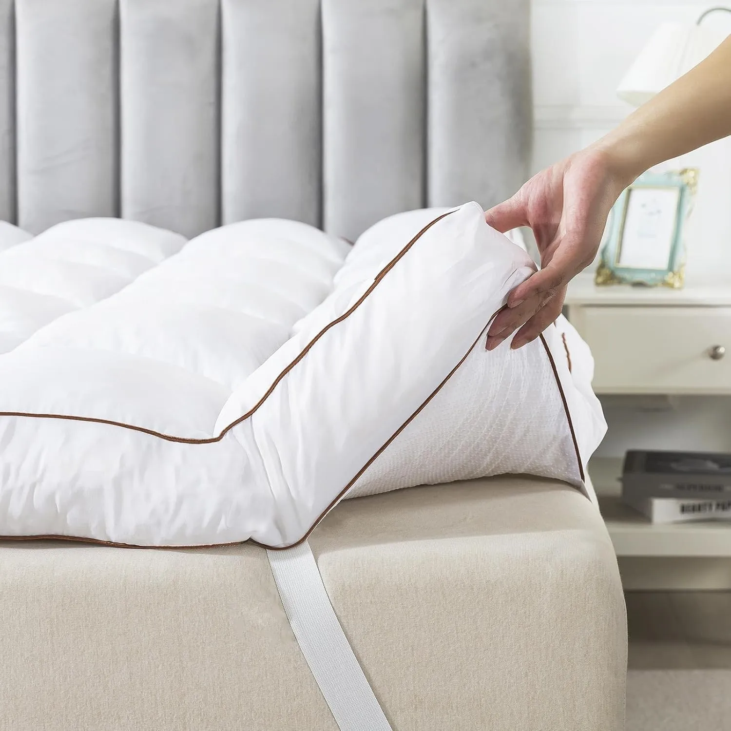 WhatsBedding 3 Inch Memory Foam Mattress Topper King Size Plus Thicked Down Alternative-Lined, 1700GSM Fluffy Shredded Memory Foam Filled Pillow Top, 4 Anchor Elastic Bands, Anti-Slip Bottom, 78x80in