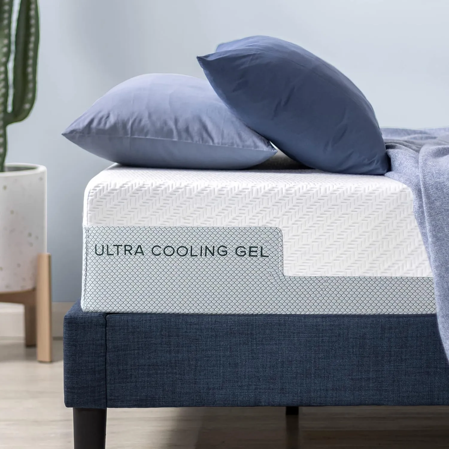 ZINUS 10 Inch Ultra Cooling Gel Memory Foam Mattress, Queen, Cool-to-Touch Soft Knit Cover, Pressure Relieving, CertiPUR-US Certified, Mattress in A Box, All-New, Made in USA