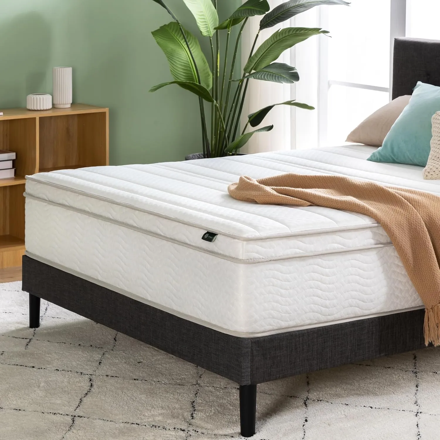 ZINUS 12 Inch Foam and Spring Hybrid Mattress [New Version], Full, Fiberglass Free, Medium Firmness, Durable Support, Certified Safe Foams & Fabric, Mattress in A Box