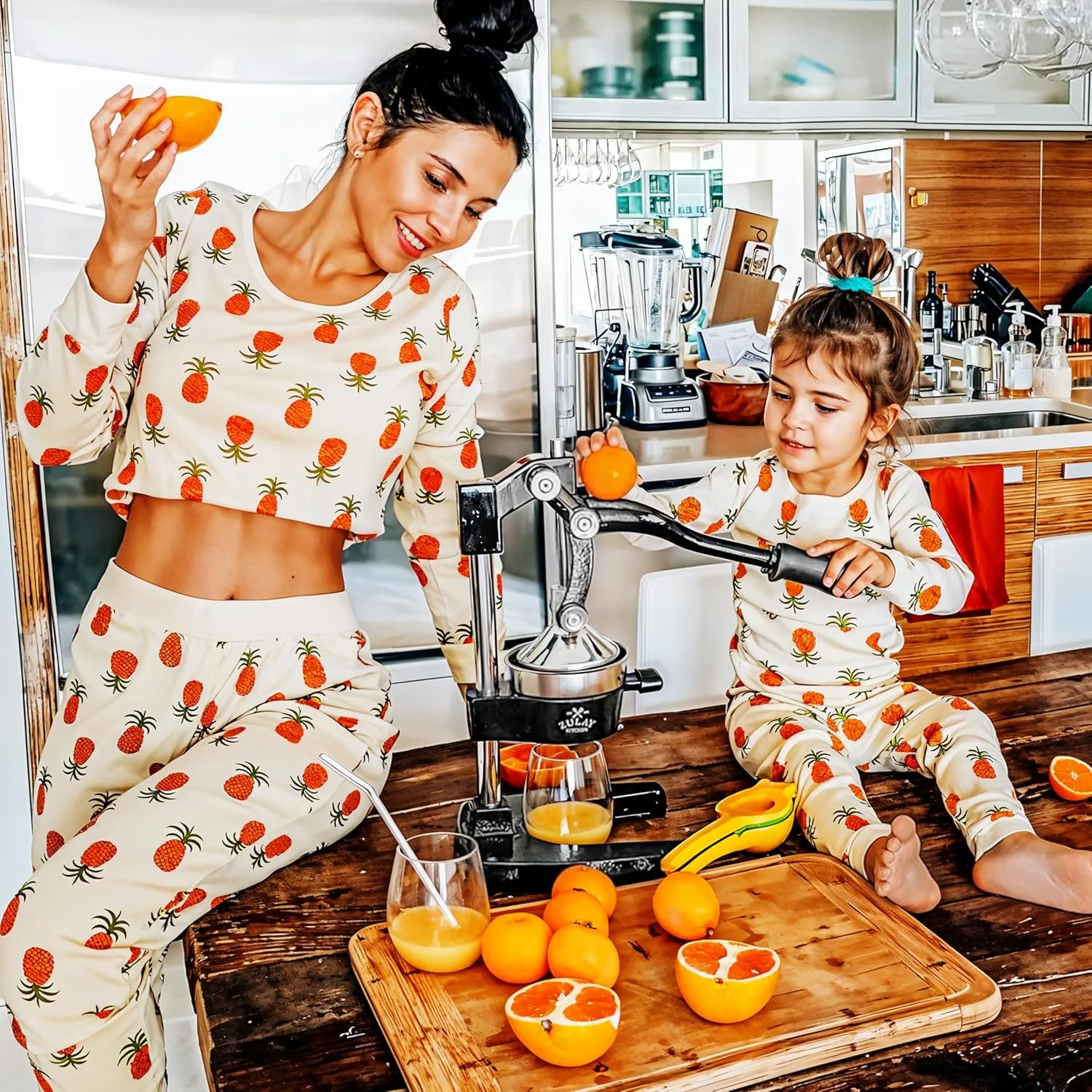 Zulay Kitchen Cast-Iron Orange Juice Squeezer - Easy-to-Clean, Heavy-Duty, Professional Citrus Juicer - Stainless Steel Lemon Squeezer - Manual Citrus Press & Orange Squeezer - Orange Juicer (Black)