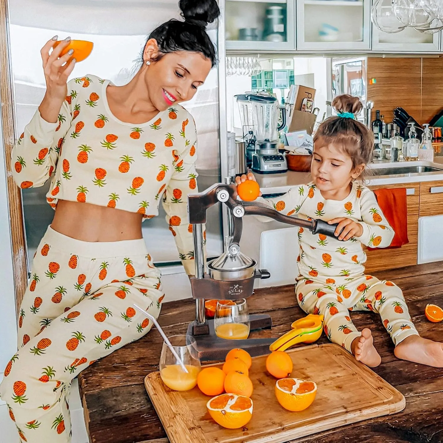 Zulay Kitchen Cast-Iron Orange Juice Squeezer - Heavy-Duty, Easy-to-Clean, Professional Citrus Juicer - Durable Stainless Steel Lemon Squeezer - Sturdy Manual Citrus Press & Orange Squeezer (Copper)