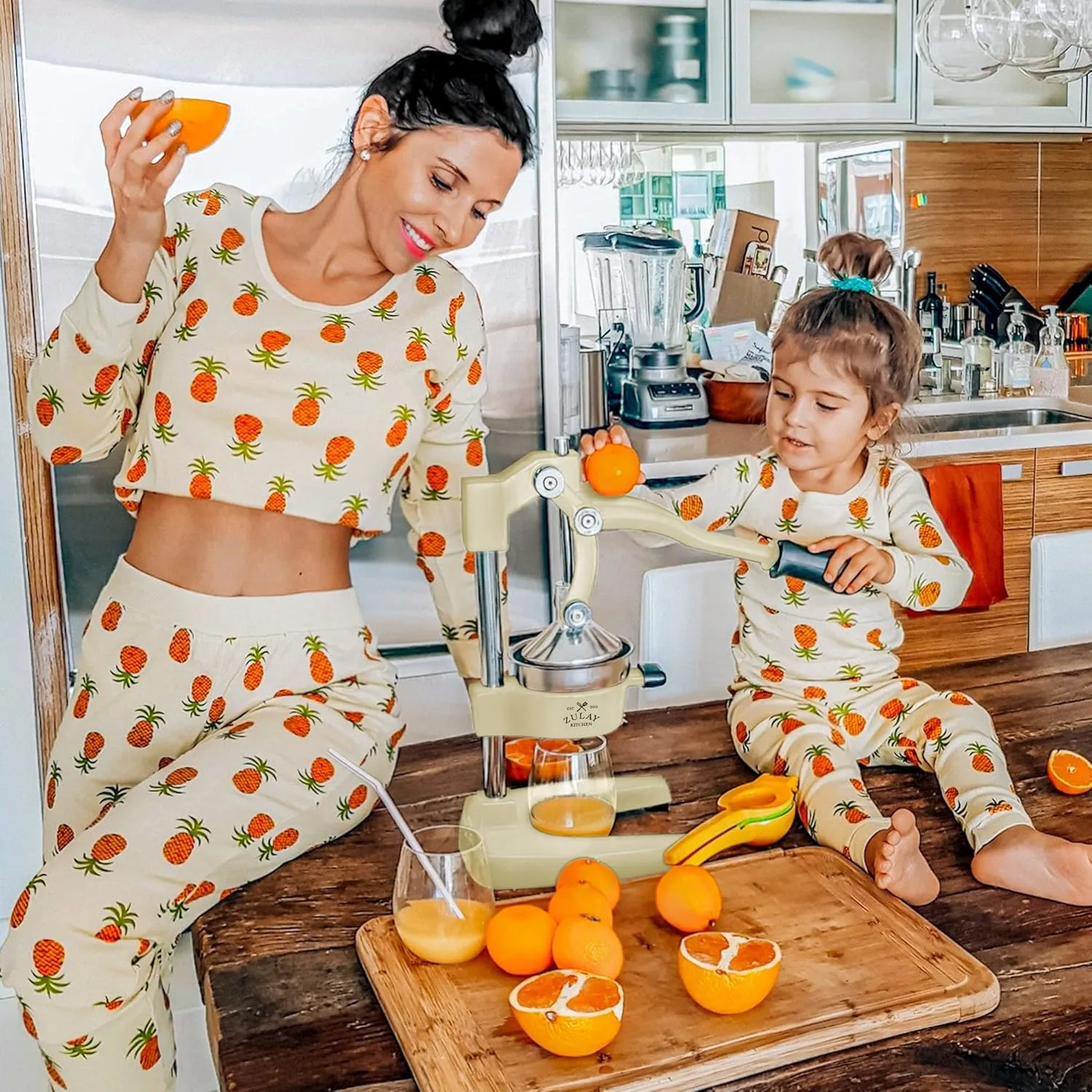Zulay Kitchen Cast-Iron Orange Juice Squeezer - Heavy-Duty, Easy-to-Clean, Professional Citrus Juicer - Durable Stainless Steel Lemon Squeezer - Sturdy Manual Citrus Press & Orange Squeezer (Cream)